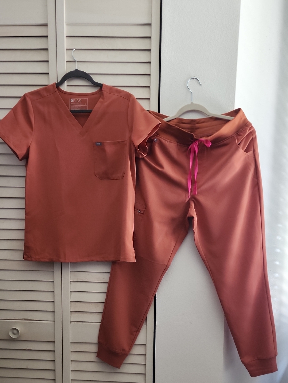 Figs Rust Scrub Top and Jogger Set with Pink Drawstring